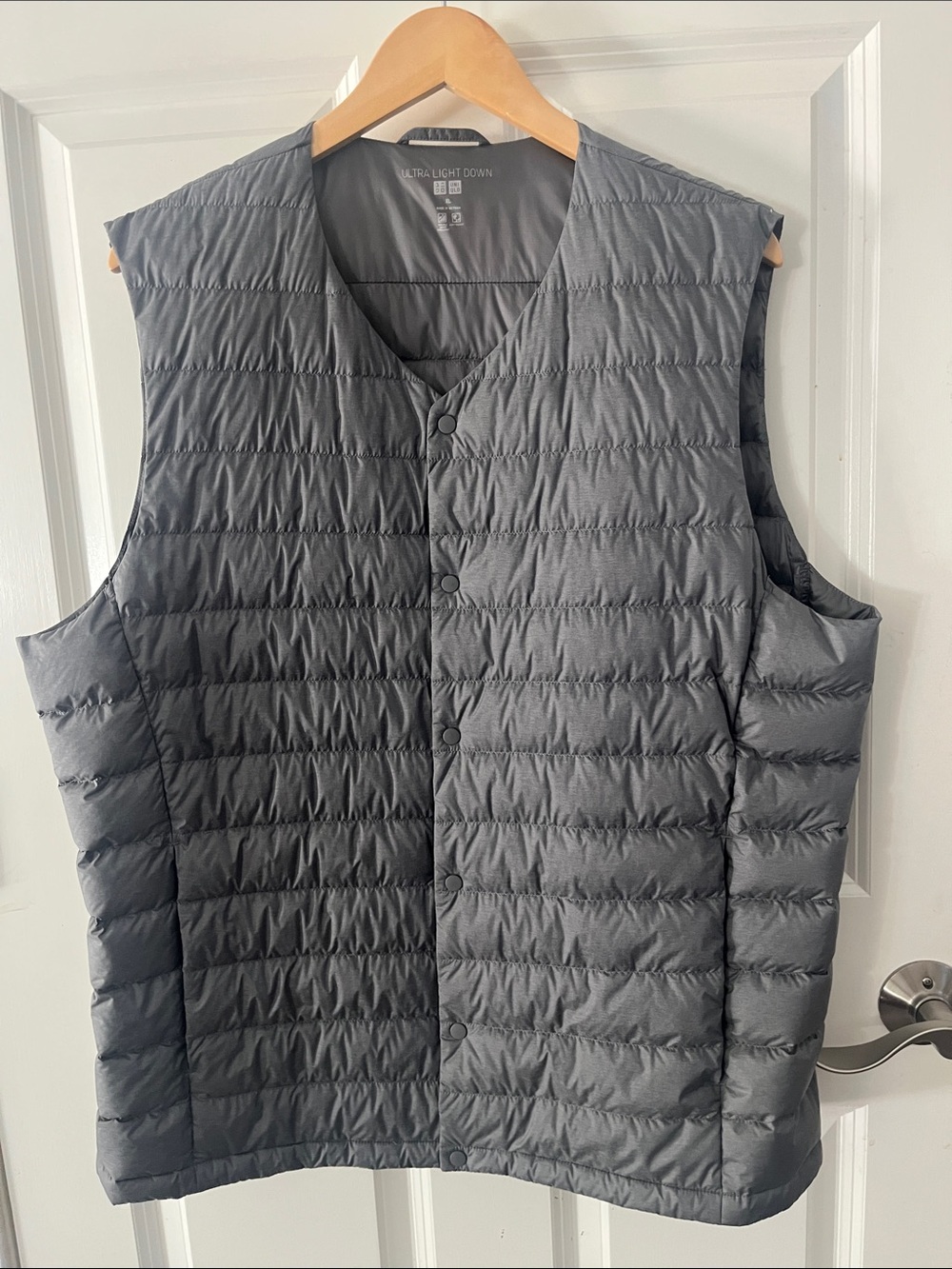 Uniqlo Ultra Light Down Vest V Neck Snap Up Compact Gray Size XL